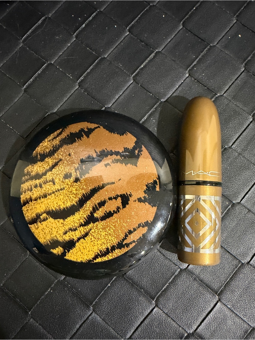MAC Cosmetics LE Raquel Welch Set